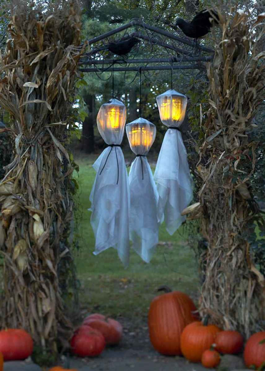 Halloween Outdoor Lights
 48 CREEPY OUTDOOR HALLOWEEN DECORATION IDEAS