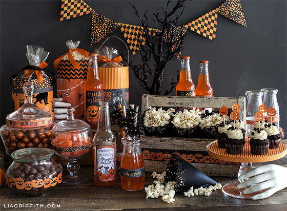 Halloween Party Centerpieces Ideas
 DIY Halloween Goody Bag and Easy Party Decorations