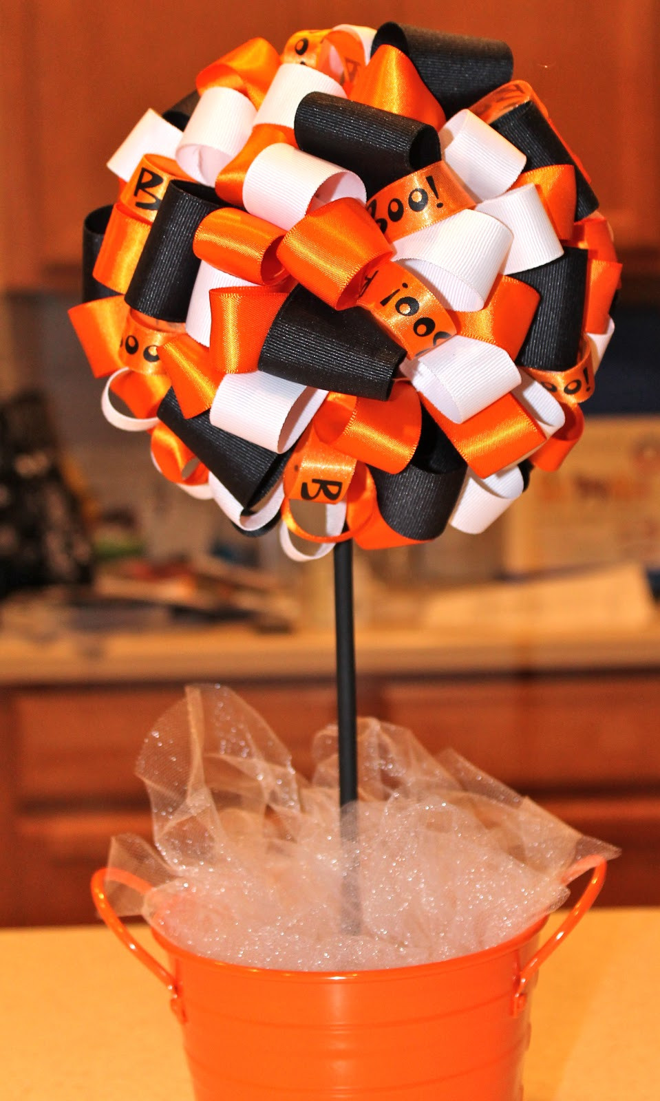 Halloween Party Centerpieces Ideas
 Desperate Craftwives Halloween Ribbon Topiary