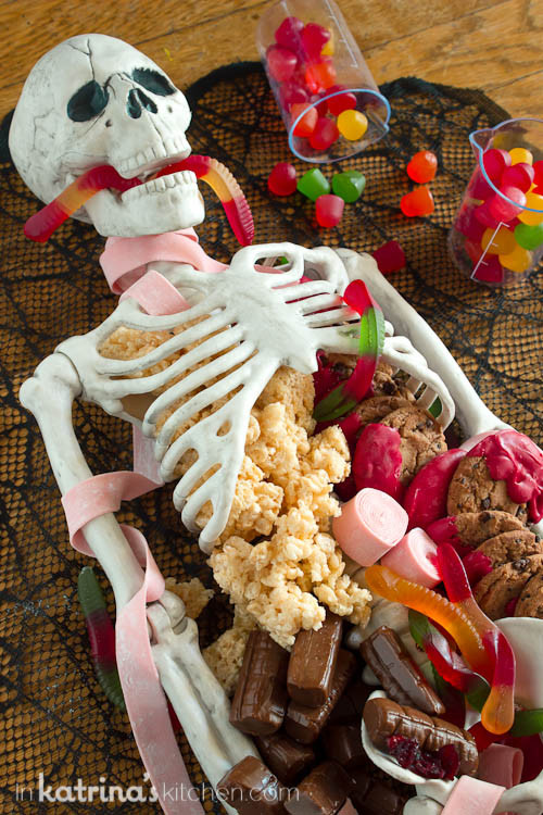 Halloween Party Dessert Ideas
 Halloween Dessert Table Skeleton