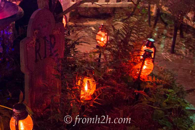 Halloween Path Lights
 Halloween Outdoor Lighting Ideas 18 Spooky Ways To Light