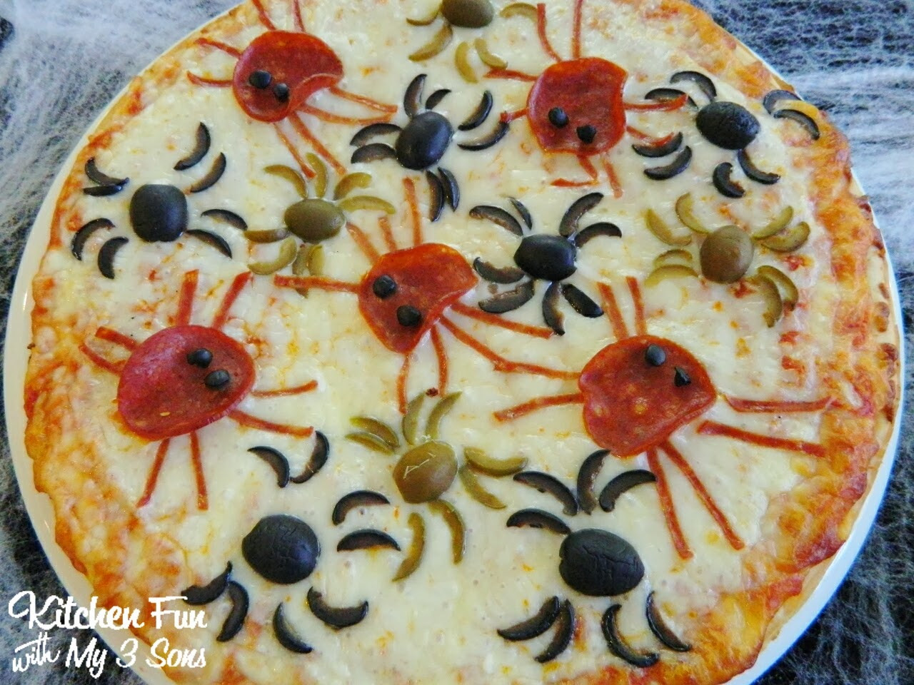 Halloween Pizza Party Ideas
 Halloween crafts – Halloween Spider Pizza