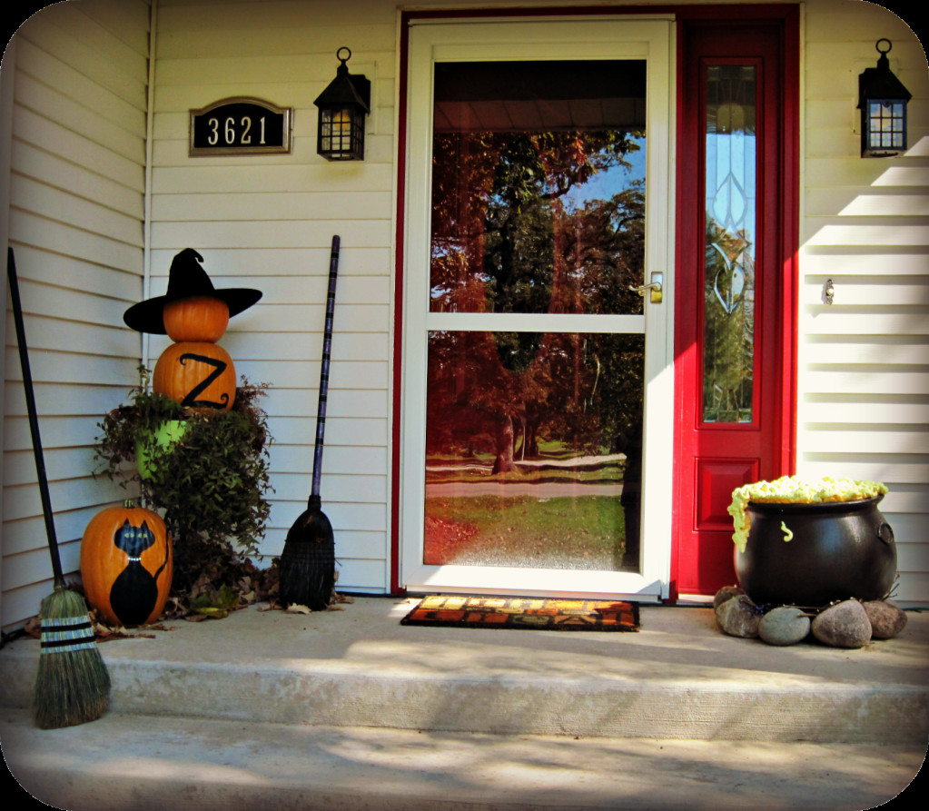 Halloween Porch Decor
 Halloween porch and DIY outdoor Halloween decorations
