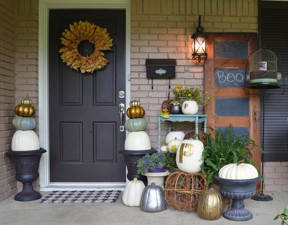 Halloween Porch Decorating Ideas
 Cute Halloween Front Porch Decorations to Greet Your Guests