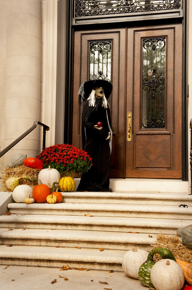Halloween Porch Decorating Ideas
 125 Cool Outdoor Halloween Decorating Ideas DigsDigs