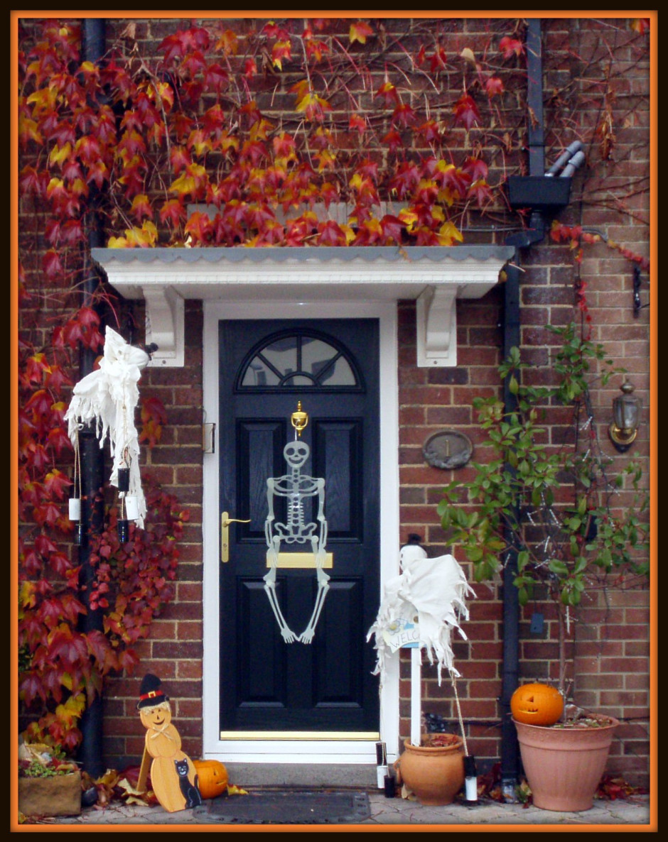 Halloween Porch Ideas
 15 Frightfully fun Halloween porch decorating ideas