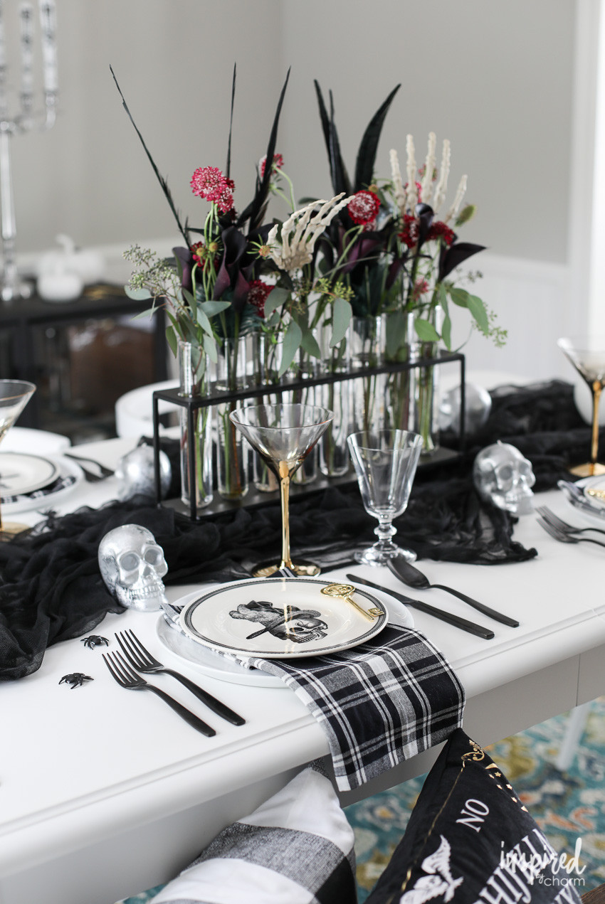 Halloween Table Decor
 The Ultimate Spooky Chic Halloween Table Decorations Ideas