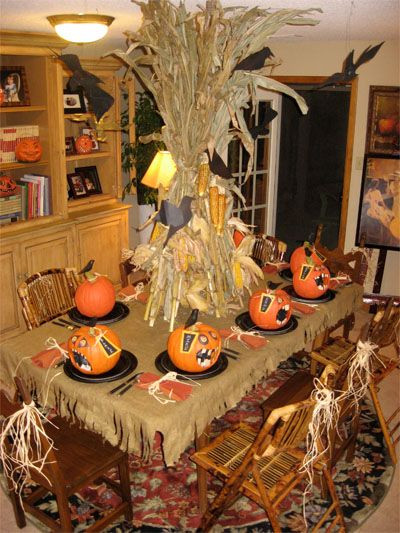 Halloween Table Decorations
 Best 25 Halloween table settings ideas on Pinterest