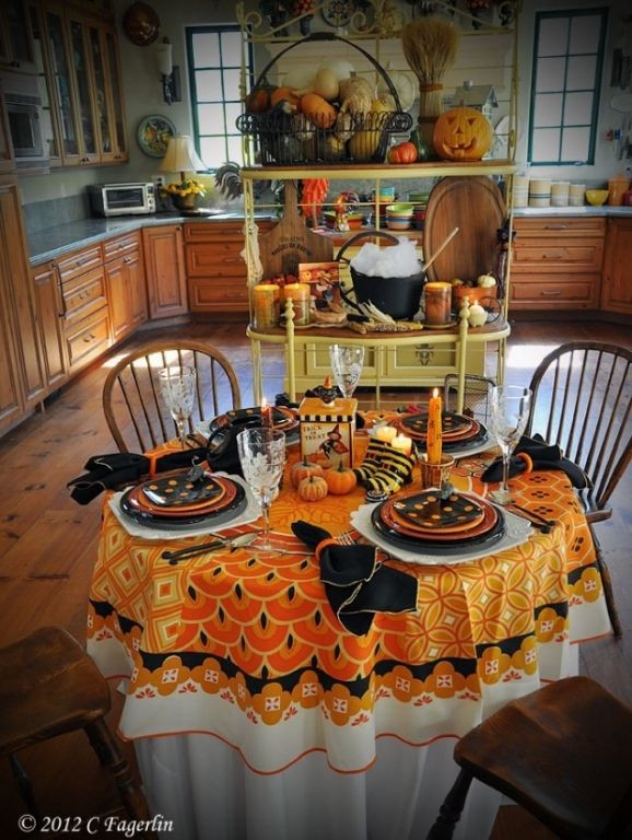 Halloween Table Decorations
 1000 ideas about Halloween Table Decorations on Pinterest