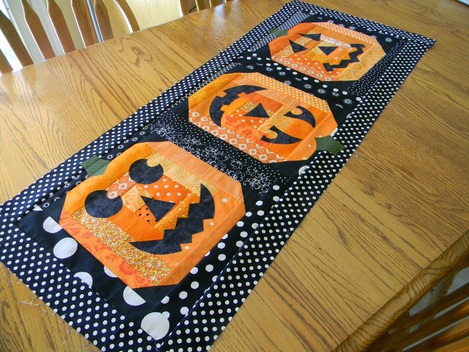 Halloween Table Runner
 Ribbon Candy Quilt pany Jack O Lantern Fun