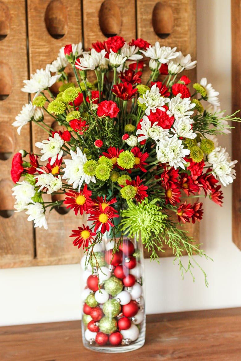 Homemade Christmas Flower Arrangements
 Easy Flower Arrangement for the Holidays and Beyond