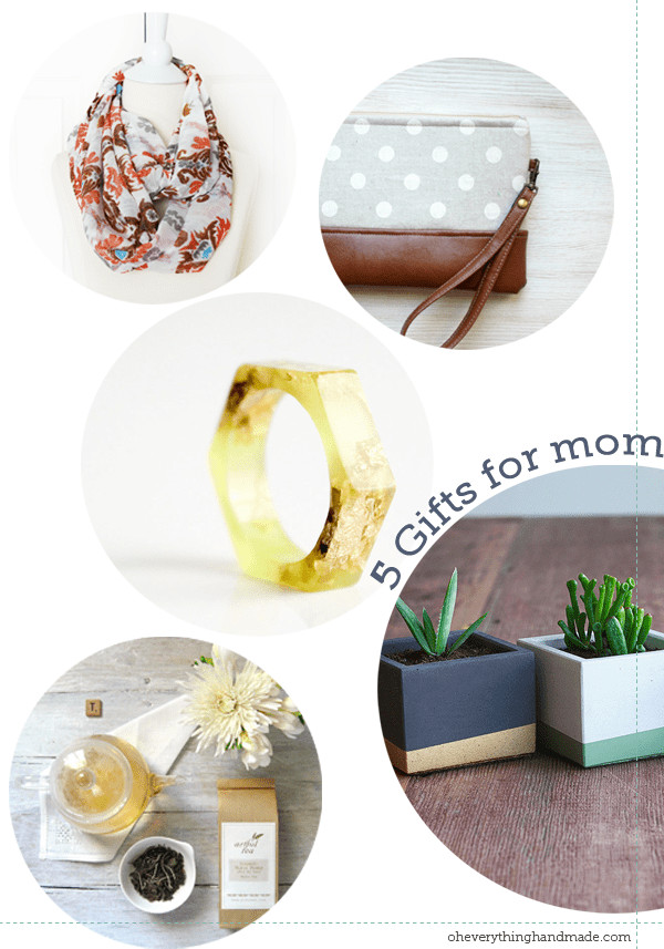 Homemade Christmas Gift Ideas For Mom
 20 Handmade Christmas Gifts for mom dad siblings and friends