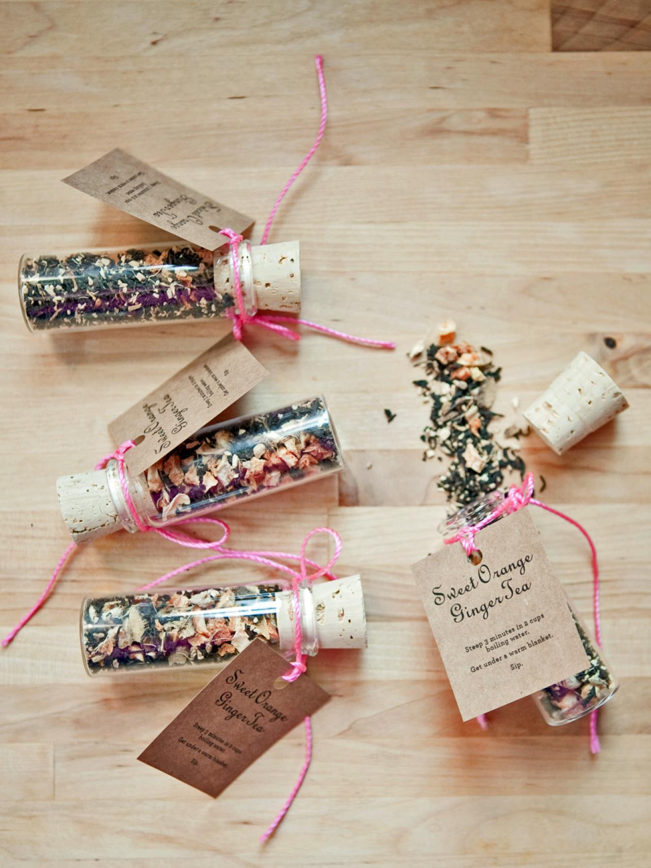 Homemade Christmas Party Favors Ideas
 30 Festive DIY Holiday Party Favors