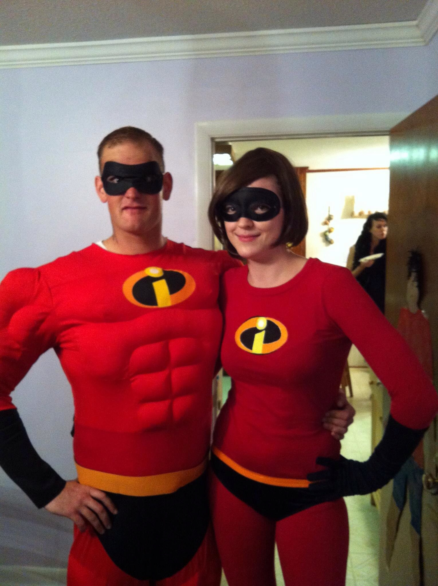 Incredibles Costume DIY
 DIY Incredibles Couple Costume – Noelle Lewis Art
