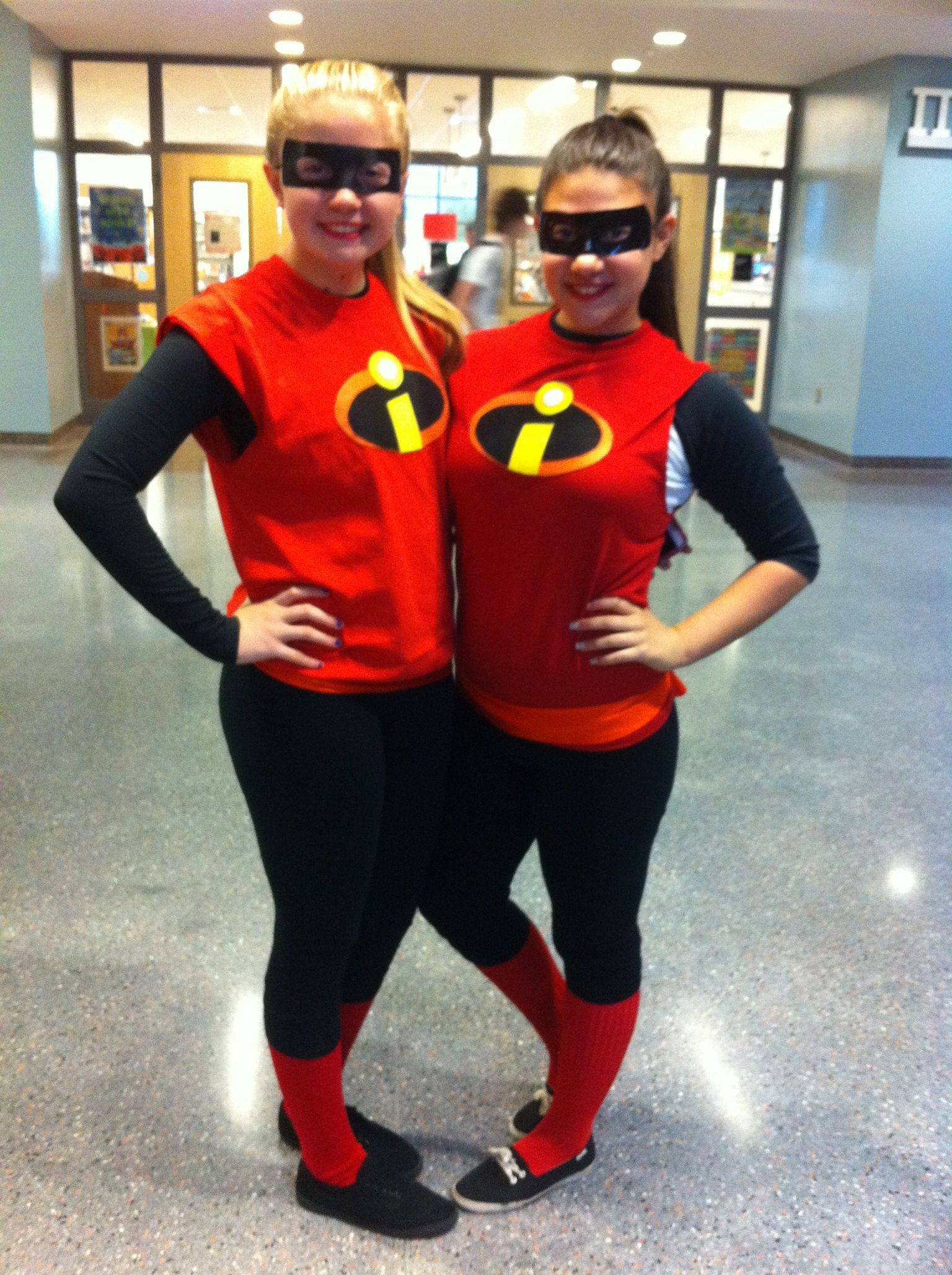 Incredibles Costume DIY
 make your own Halloween costume be the incredibles