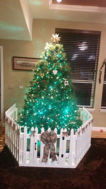 Indoor Christmas Tree Fence
 Árvores de Natal para famlias bebês exploradores