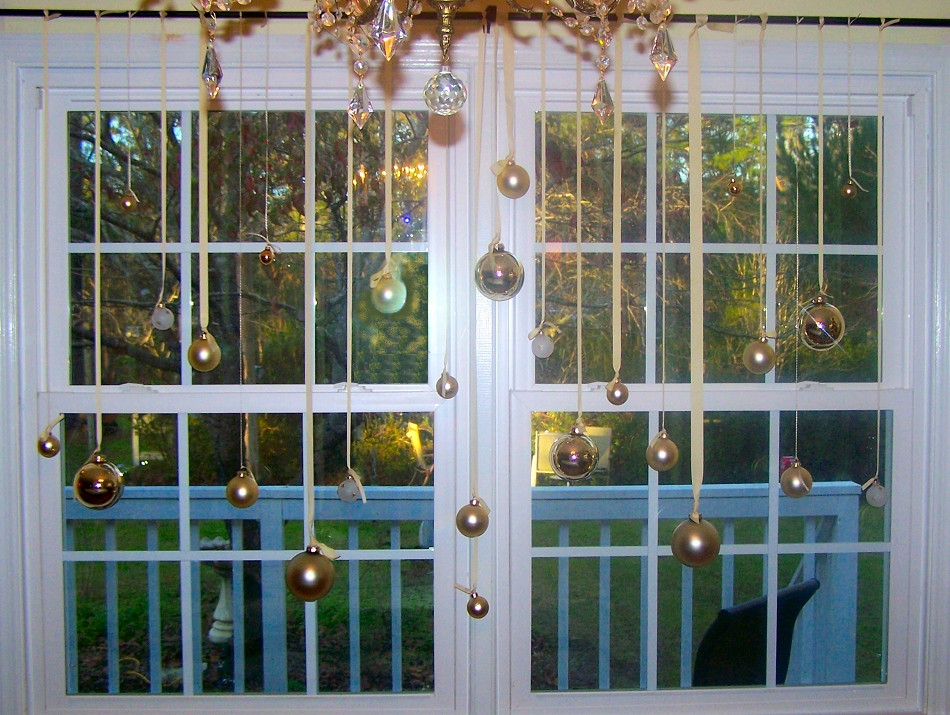 Indoor Window Christmas Decorations
 Alto her Christmas Decorating Indoor Christmas Decorating