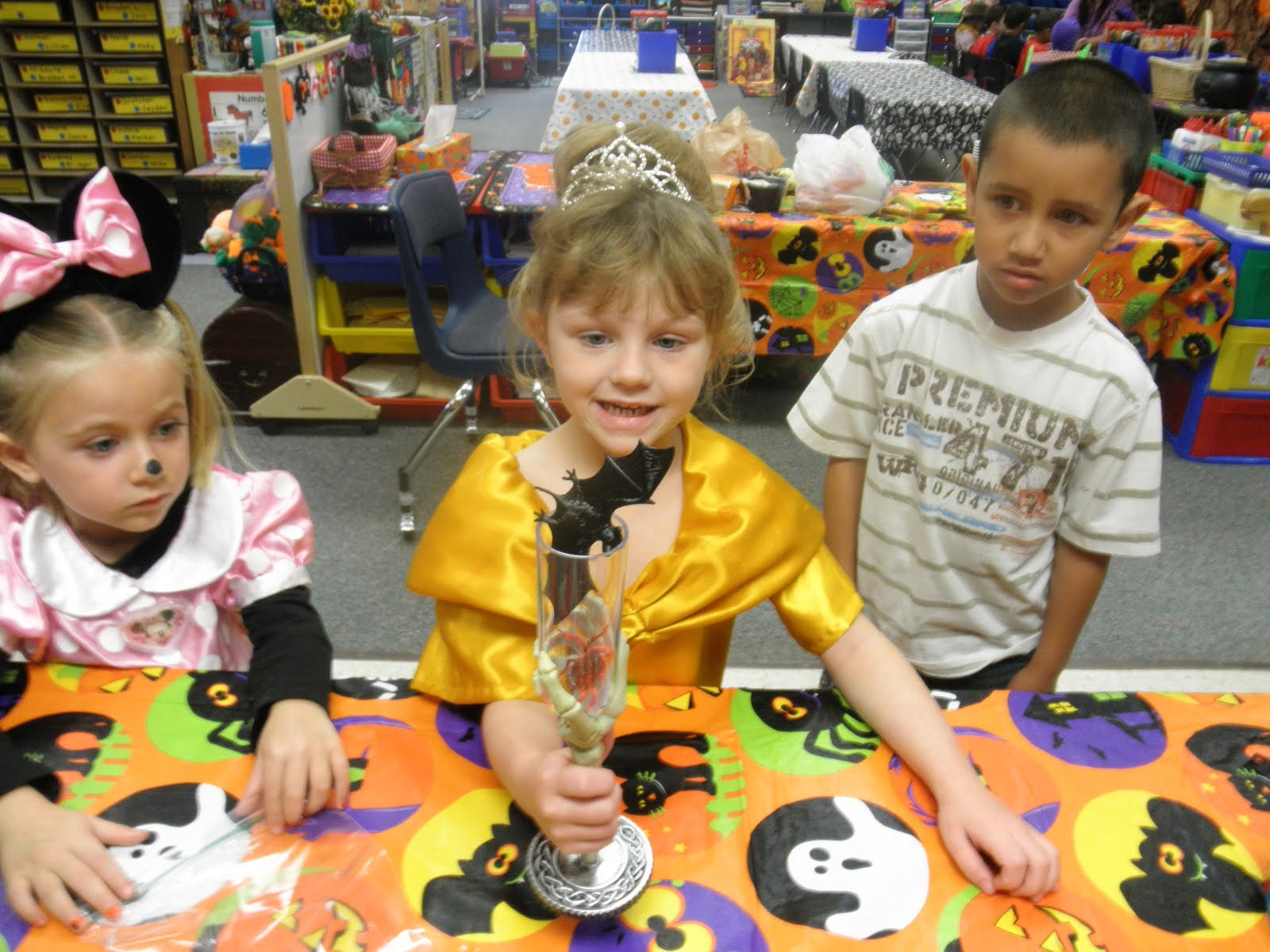 Kindergarten Halloween Party Ideas
 Having a Hoot at the Harris Household KiNdErGaRtEn