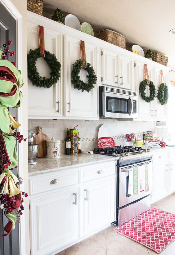 Kitchen Cabinet Christmas Decorating Ideas
 21 Impressive Christmas Kitchen Decor Ideas Feed Inspiration