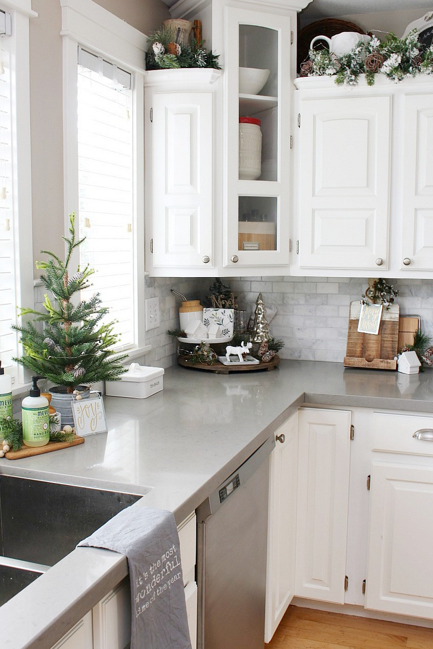Kitchen Christmas Decor
 Christmas Kitchen Decorating Ideas Clean and Scentsible