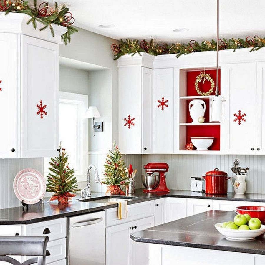 Kitchen Christmas Decor
 23 Ways To Decorate Your Kitchen For The Holidays