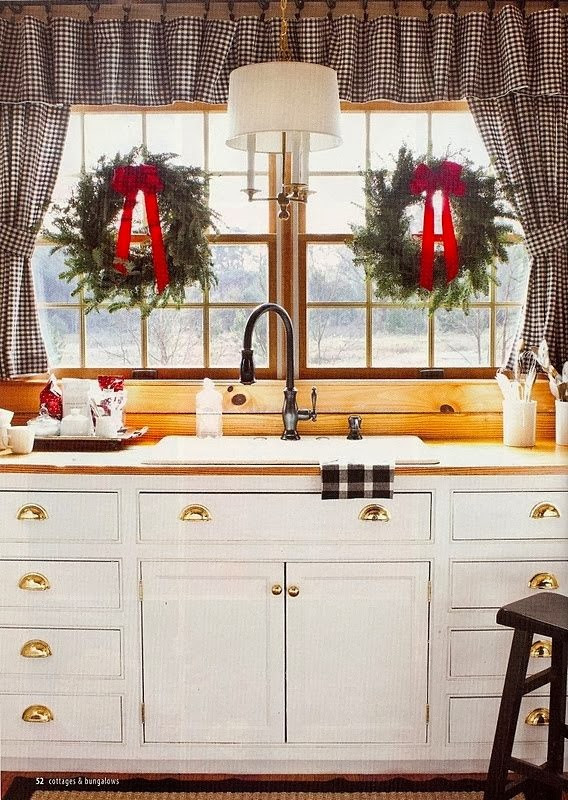 Kitchen Christmas Decor
 FOCAL POINT STYLING CHRISTMAS KITCHEN DECORATING IDEAS
