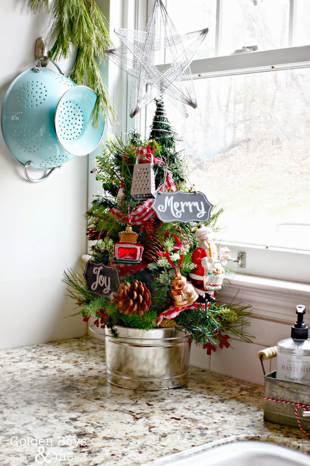Kitchen Christmas Trees
 10 Gorgeous Christmas Trees Re Fabbed