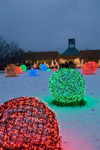 Large Outdoor Christmas Light Balls
 15 Beautiful Christmas Outdoor Lighting DIY Ideas