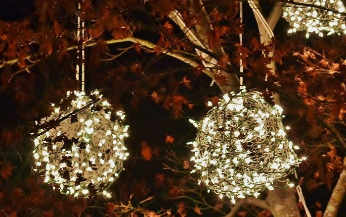 Large Outdoor Christmas Light Balls
 NON Chicken Wire Lighted Christmas Balls Redeem Your Ground