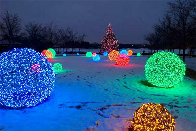 Large Outdoor Christmas Light Balls
 27 Cheerful DIY Christmas Decoration Ideas You Should Look