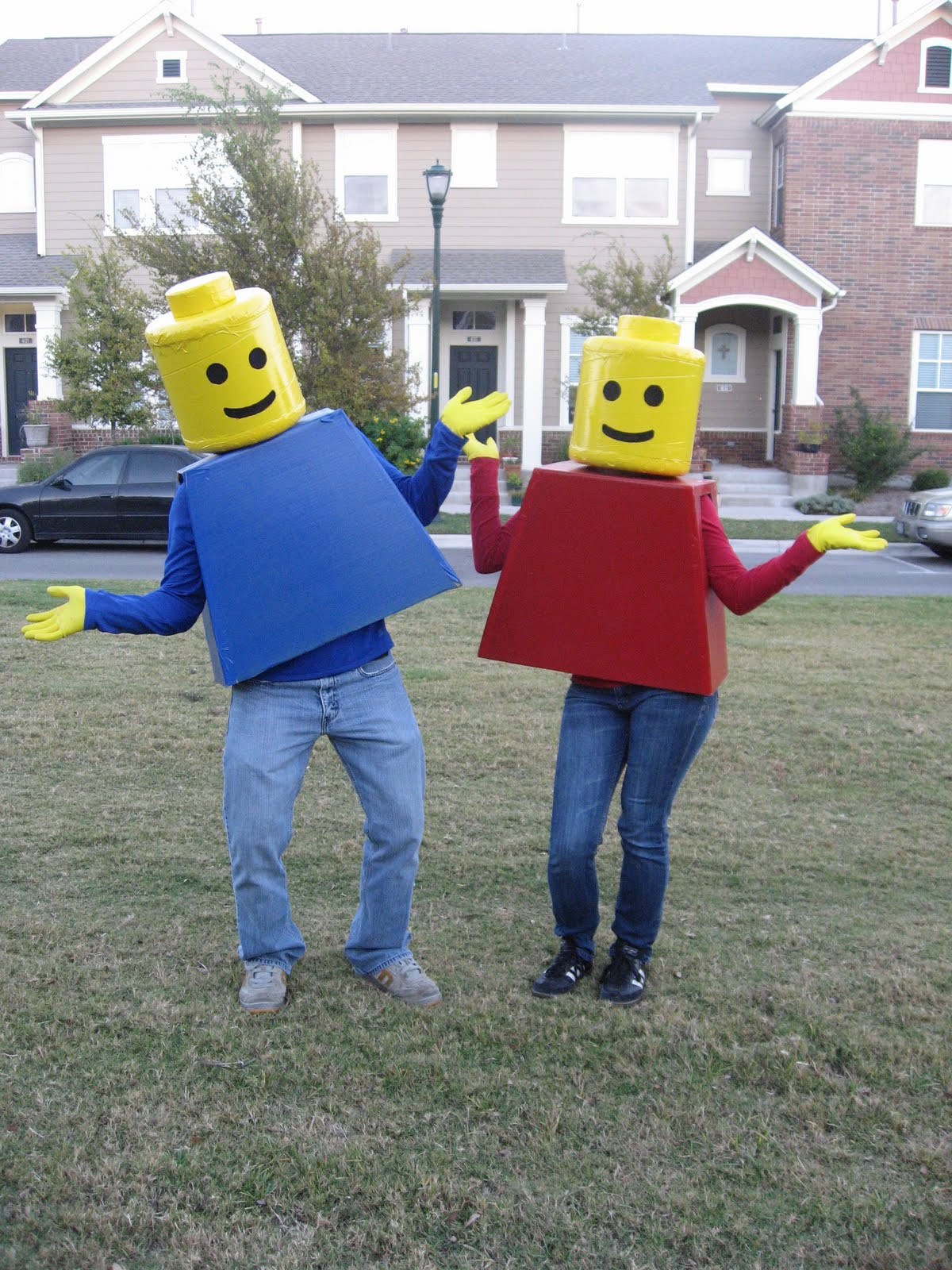 Lego Costume DIY
 Lego Costume Construction – warfieldfamily