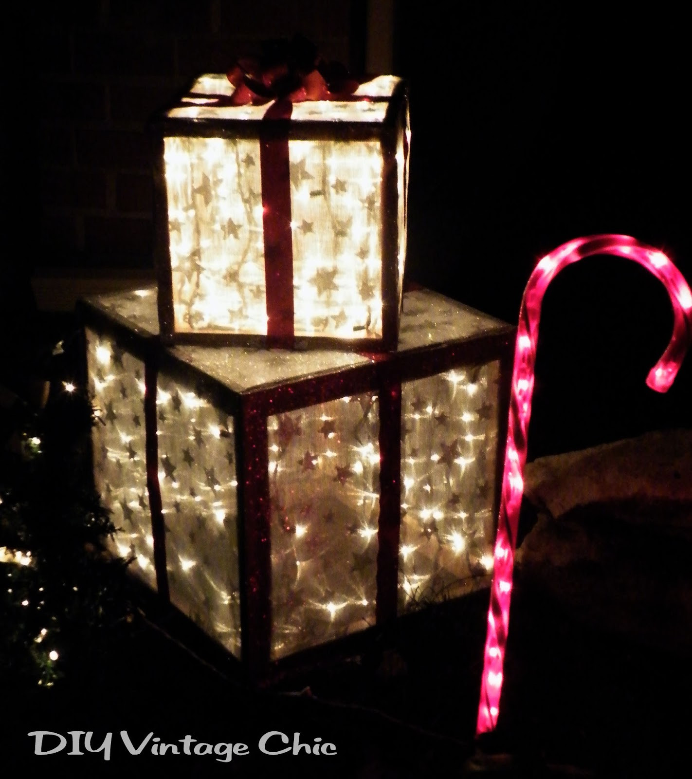 Light Up Outdoor Christmas Decorations
 Remodelaholic