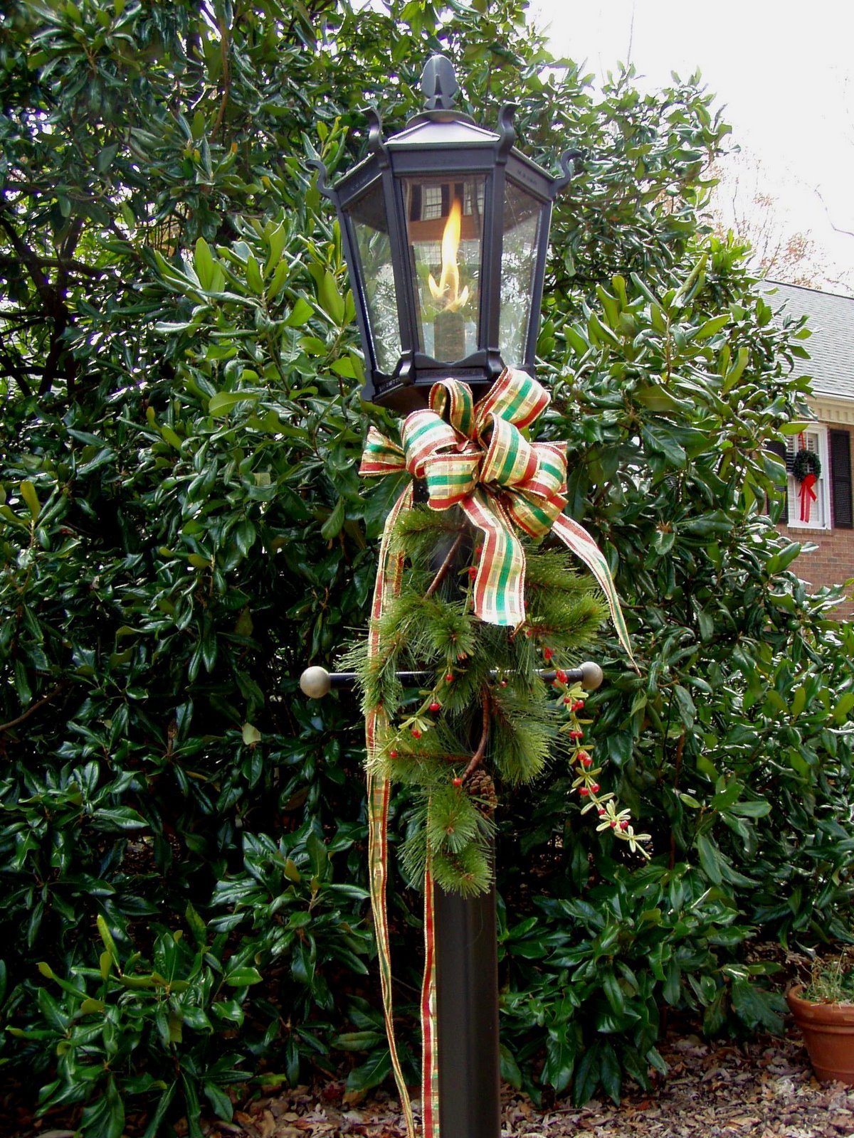 Lighted Outdoor Christmas Lamp Post
 Decorate for a Traditional Christmas