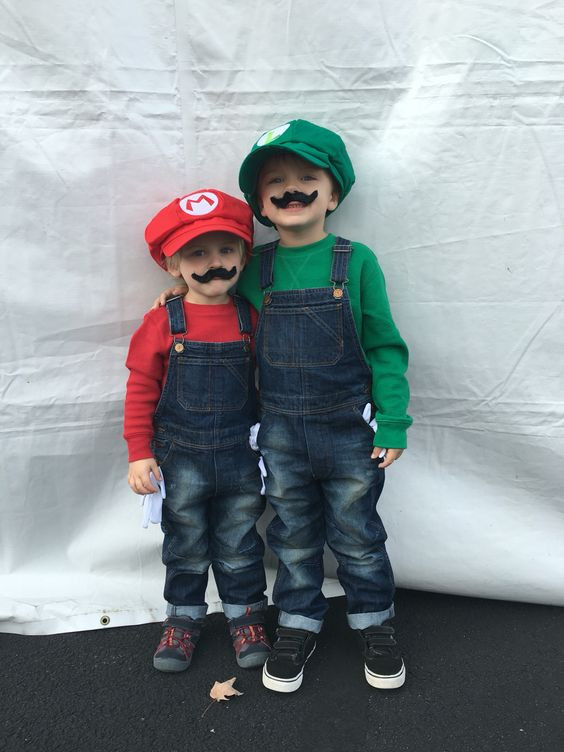 Mario And Luigi DIY Costumes
 1000 ideas about Super Mario Costumes on Pinterest