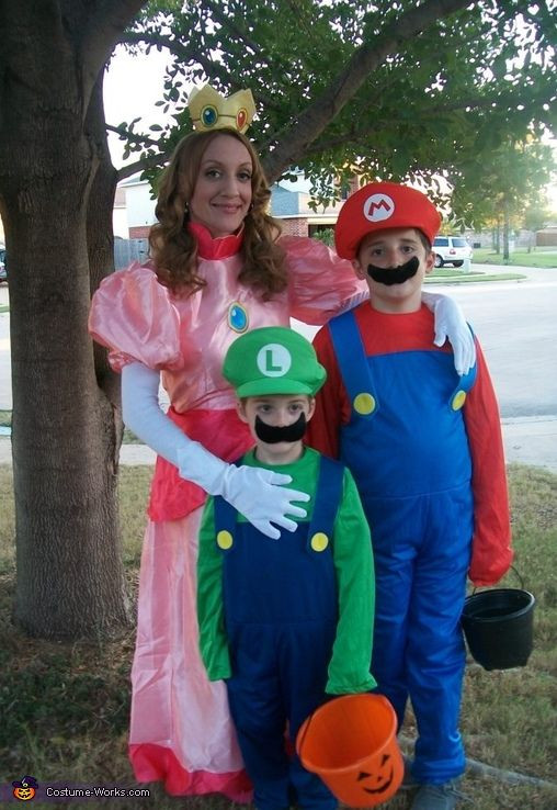 Mario Costume DIY
 Princess Peach Mario and Luigi Halloween Costume