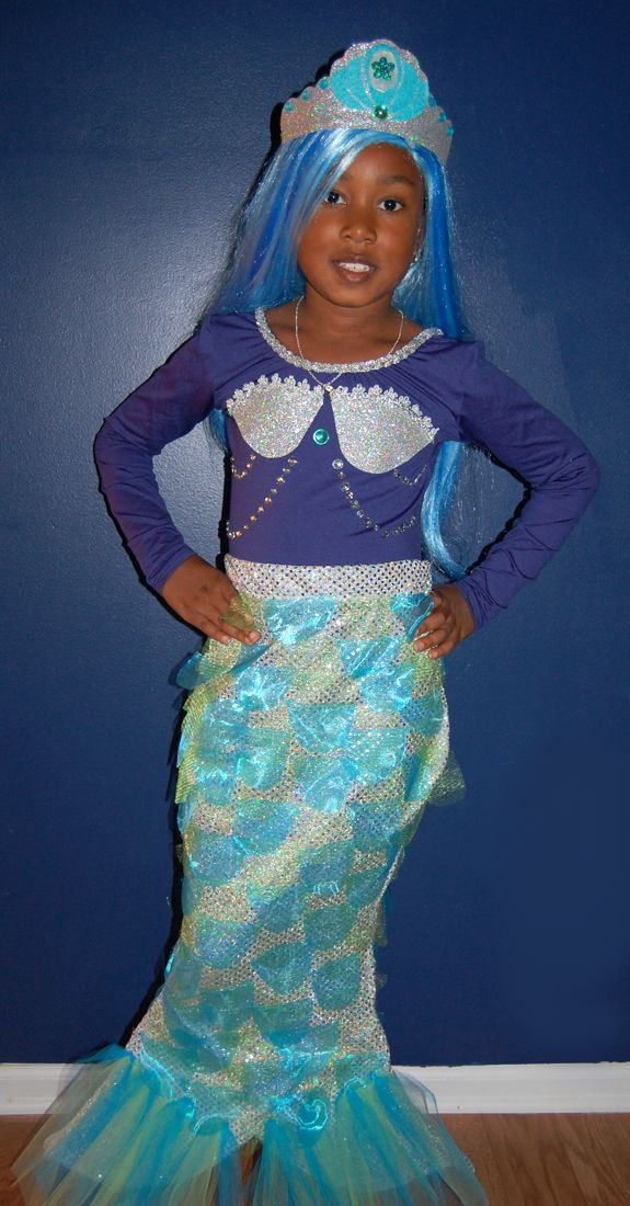 Mermaid Halloween Costume DIY
 Best 25 Homemade mermaid costumes ideas on Pinterest