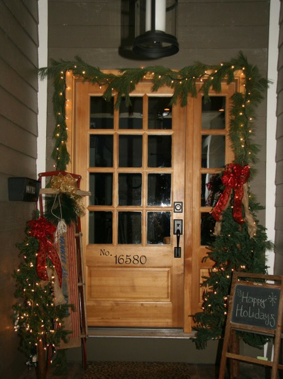 Modern Christmas Front Door Decorations
 31 Cool Outside Christmas Decorations DigsDigs