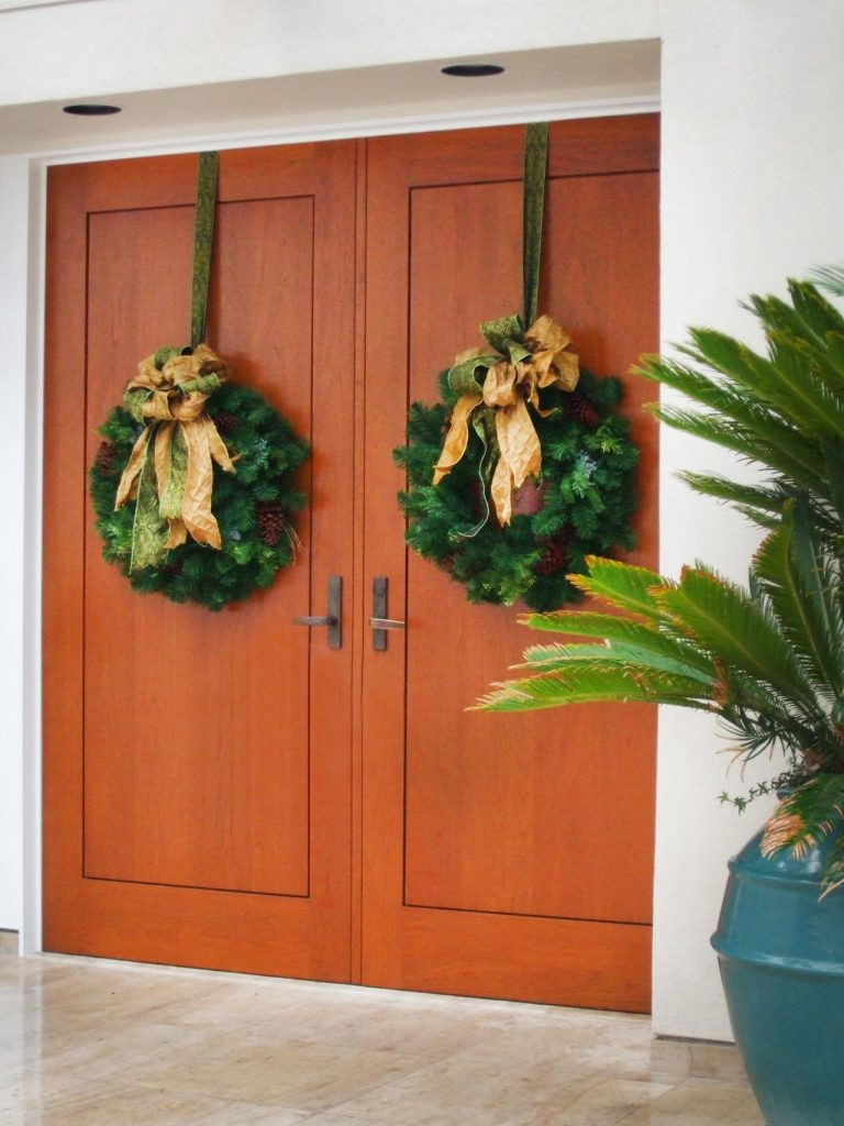 Modern Christmas Front Door Decorations
 42 Christmas Ideas for Door Porch Decor Four