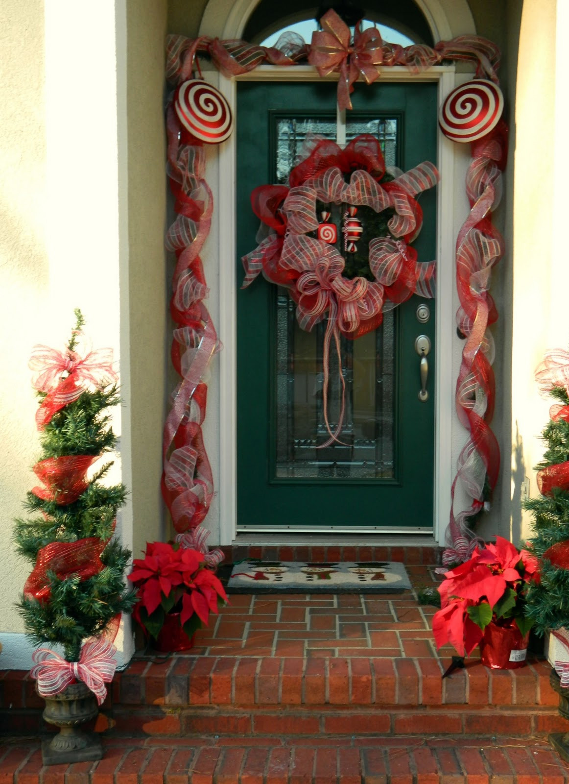 Modern Christmas Front Door Decorations
 10 Unique Christmas Front Door Decorations Ideas