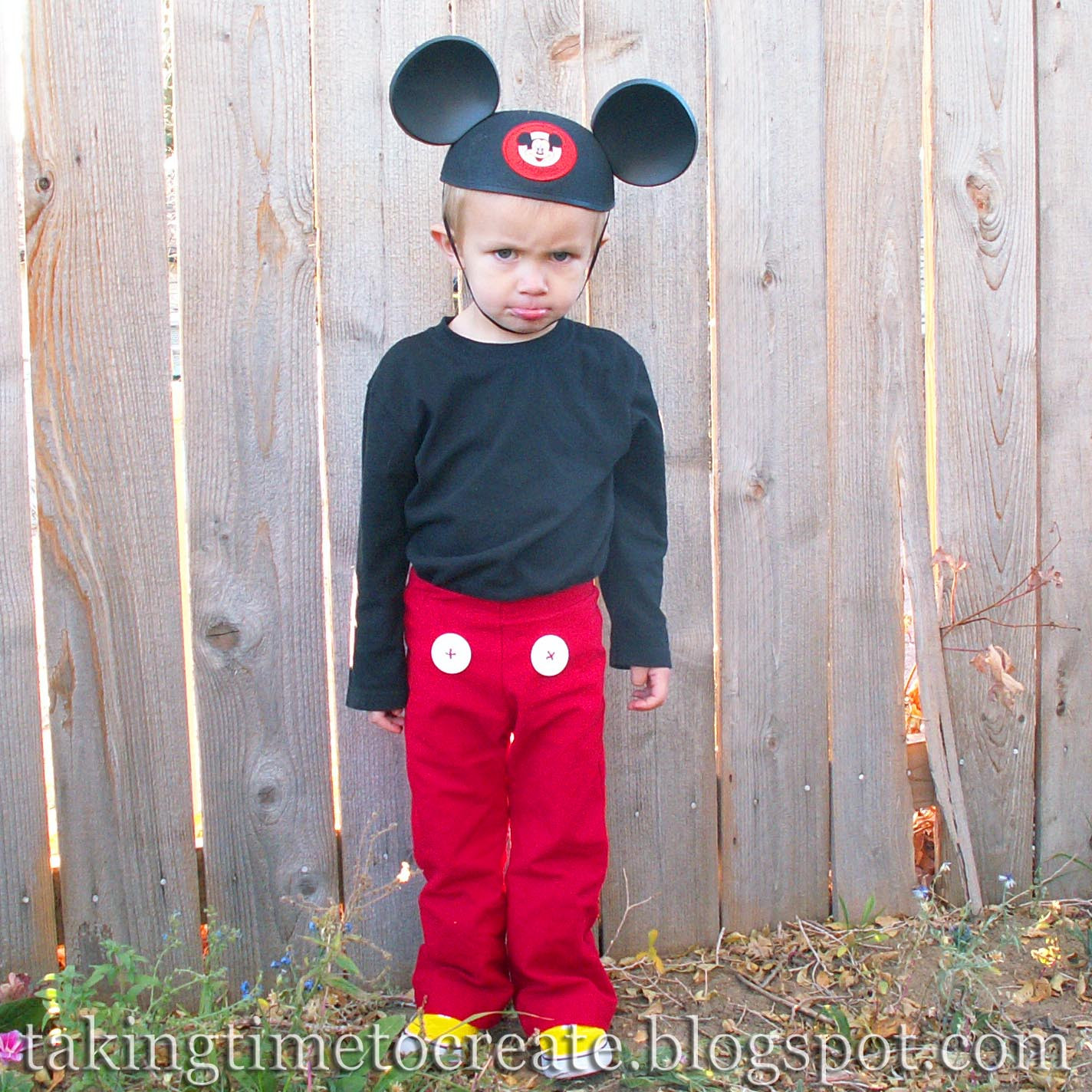 Mouse Costume DIY
 Taking Time To Create A Simple Mickey Mouse Costume