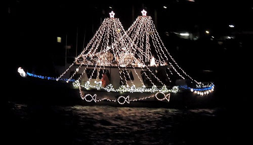 Newport Aquarium Christmas Lights
 Central Oregon Coast Holidays Include Lighthouse