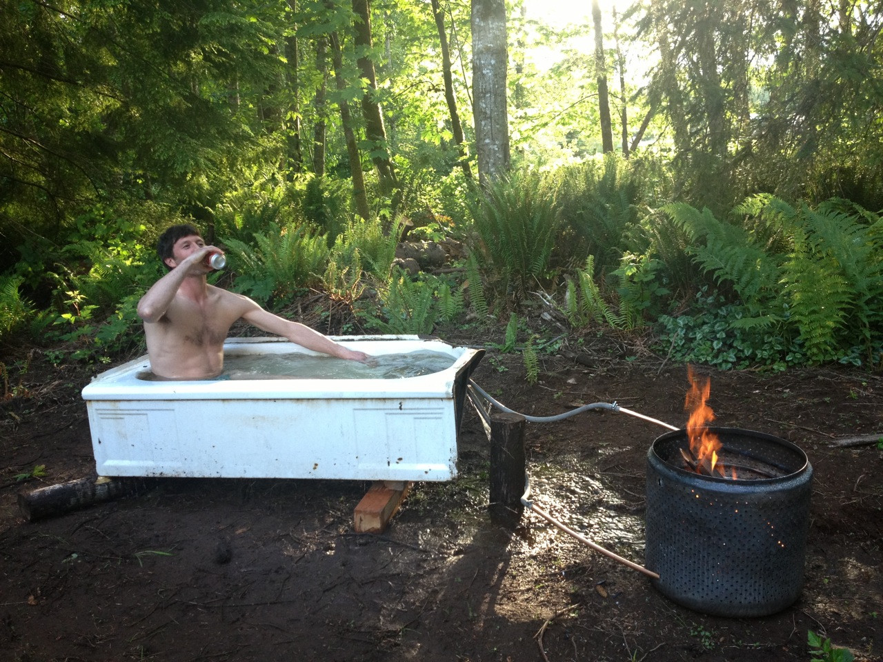 Outdoor Bathtub DIY
 10 DIY Hot Tubs That Are Inexpensive To Build