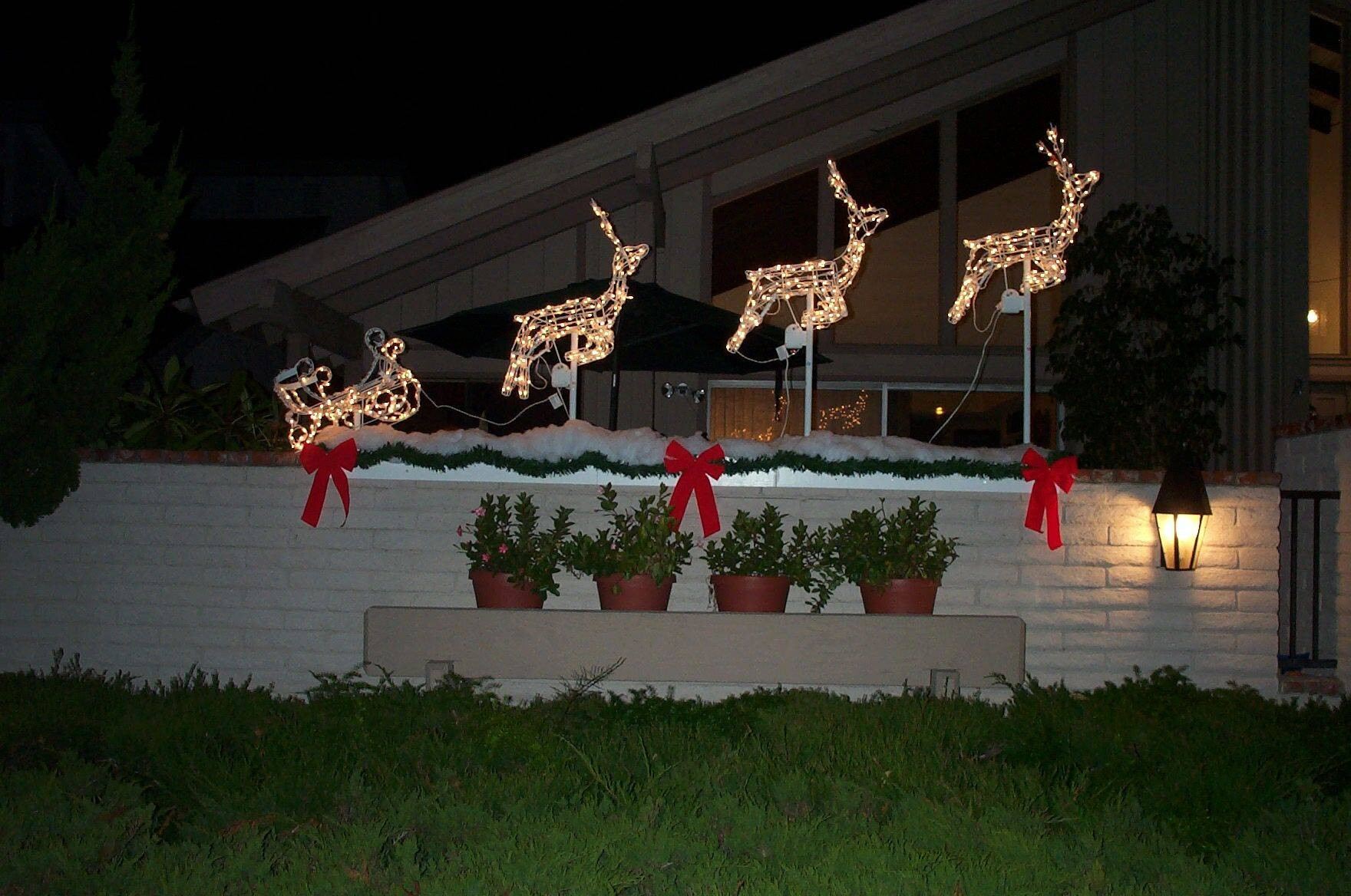 Outdoor Christmas Decoration
 20 Outdoor Christmas Decorations Ideas for this Year MagMent