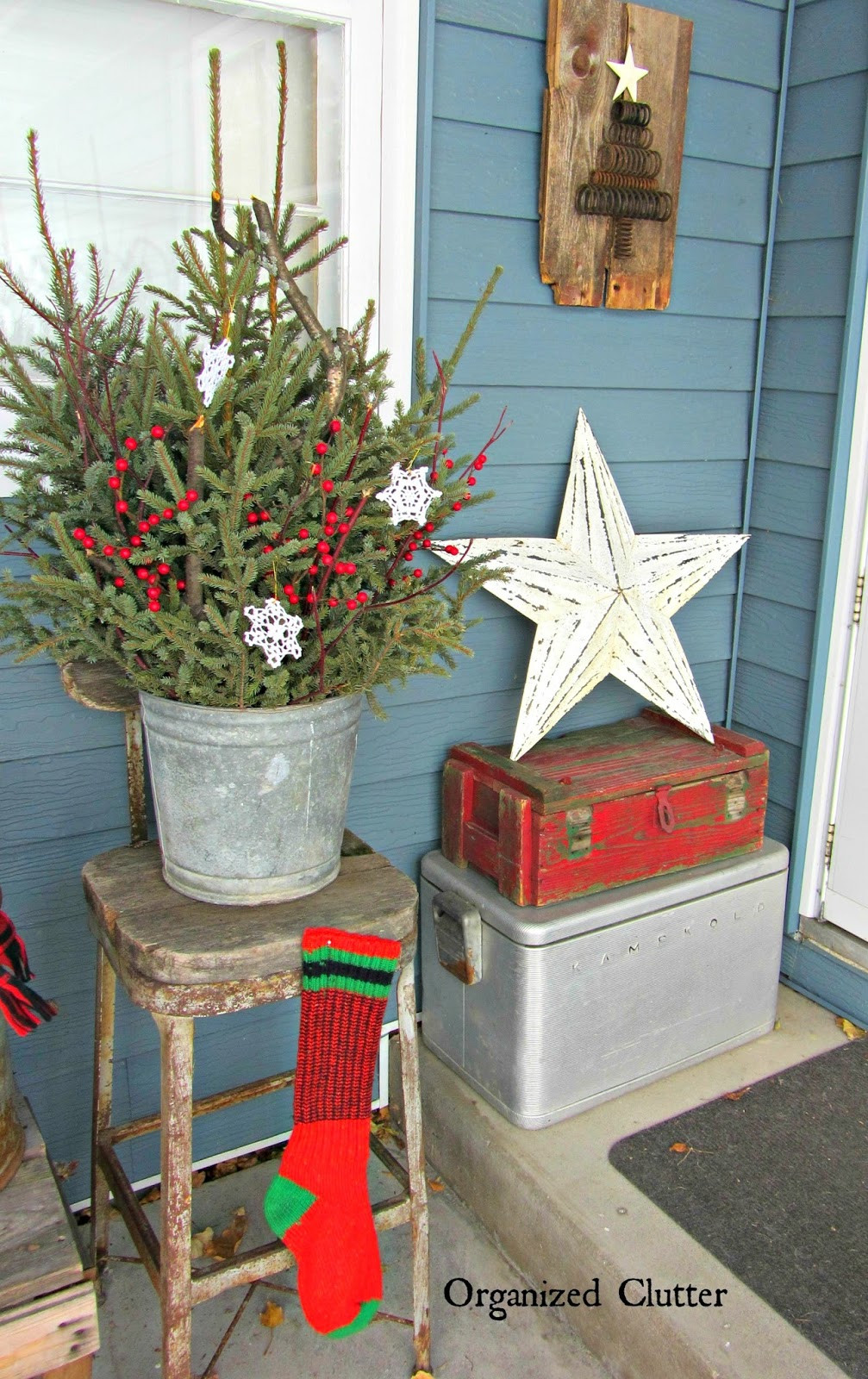 Outdoor Christmas Decorations
 Two Features in Country Sampler s Christmas Decorating