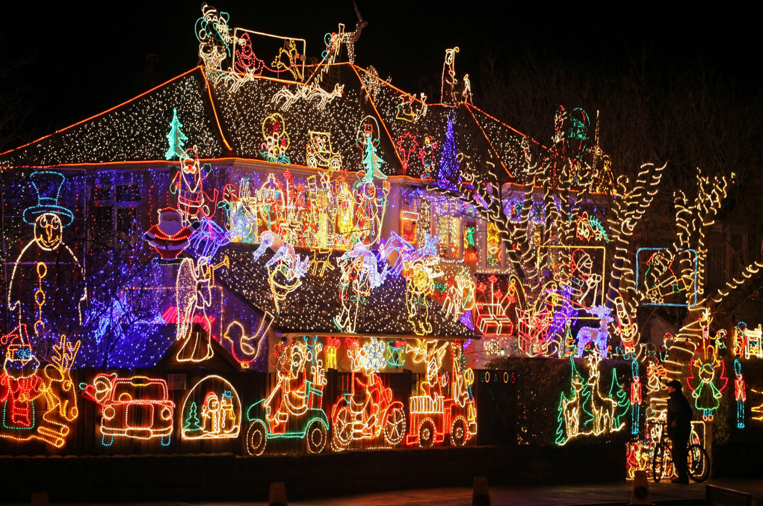 Outdoor Christmas Displays
 Residents Want Changes to the Wonderland at Roseville
