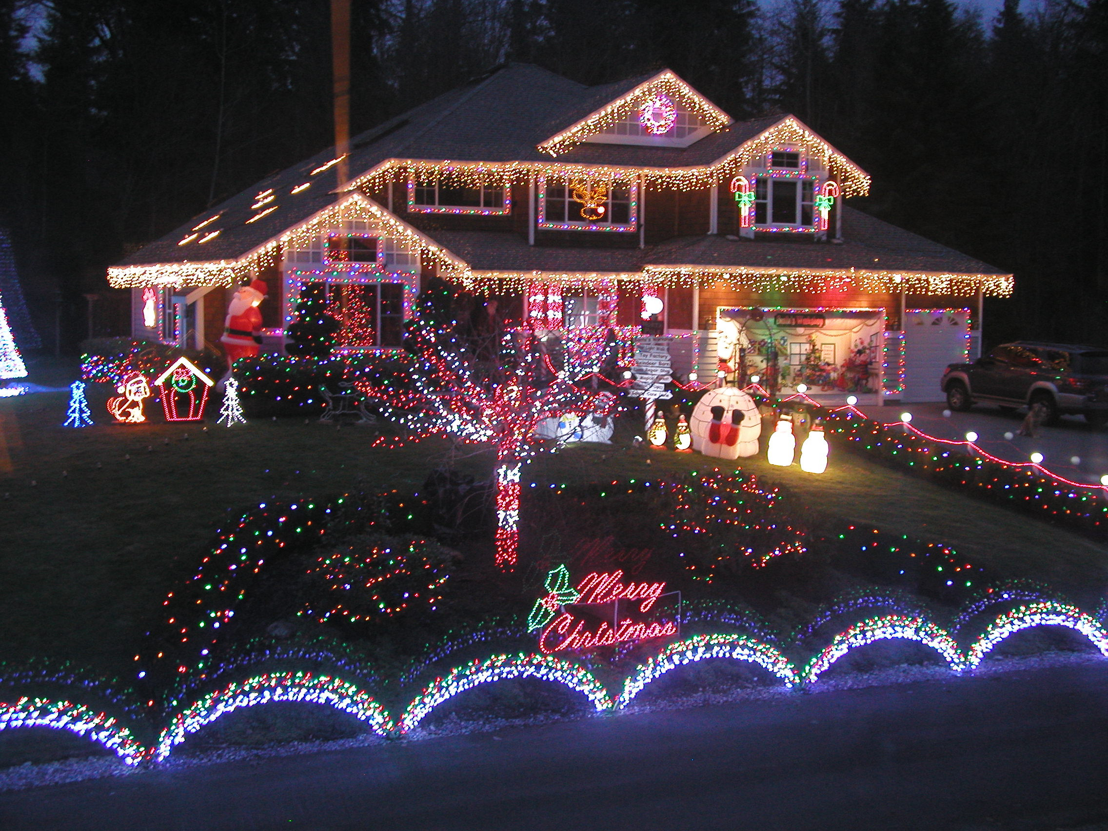 Outdoor Christmas Displays
 Factors to consider before installing Christmas lights