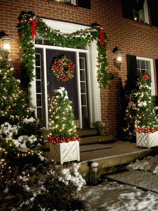 Outdoor Christmas Garland
 20 Christmas Garland Decorations Ideas To Try This Season
