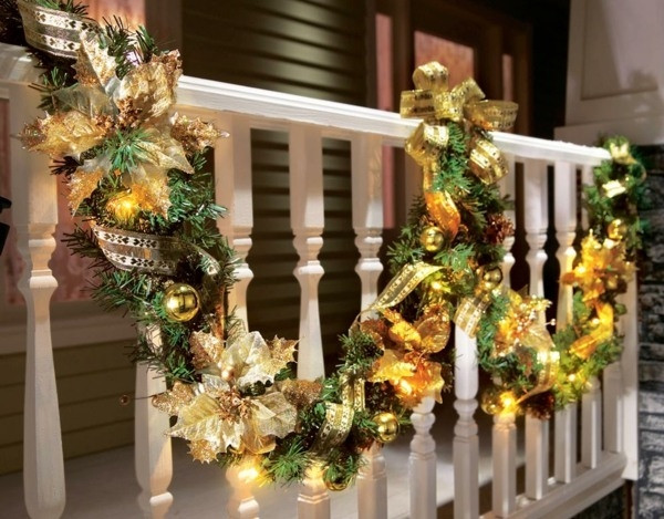 Outdoor Christmas Garland
 Christmas outdoor decorations for a merry holiday mood