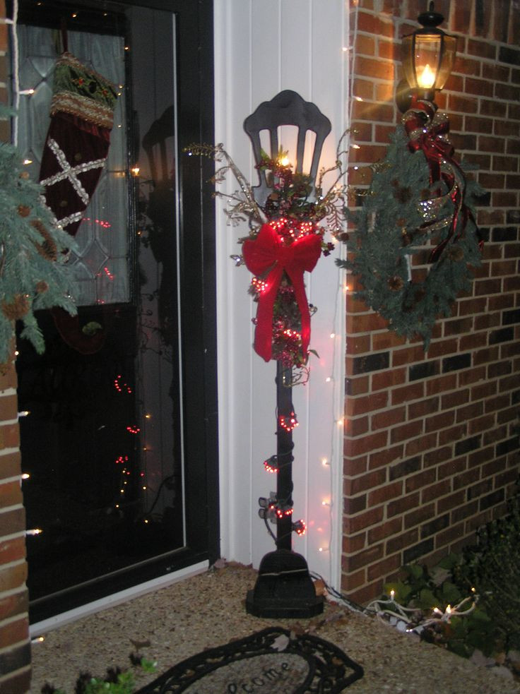Outdoor Christmas Lamp Post Decoration
 1000 Lamp Post Ideas on Pinterest
