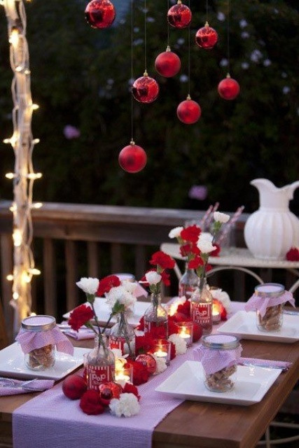 Outdoor Christmas Party Ideas
 18 Beautiful Outdoor Christmas Table Settings DigsDigs